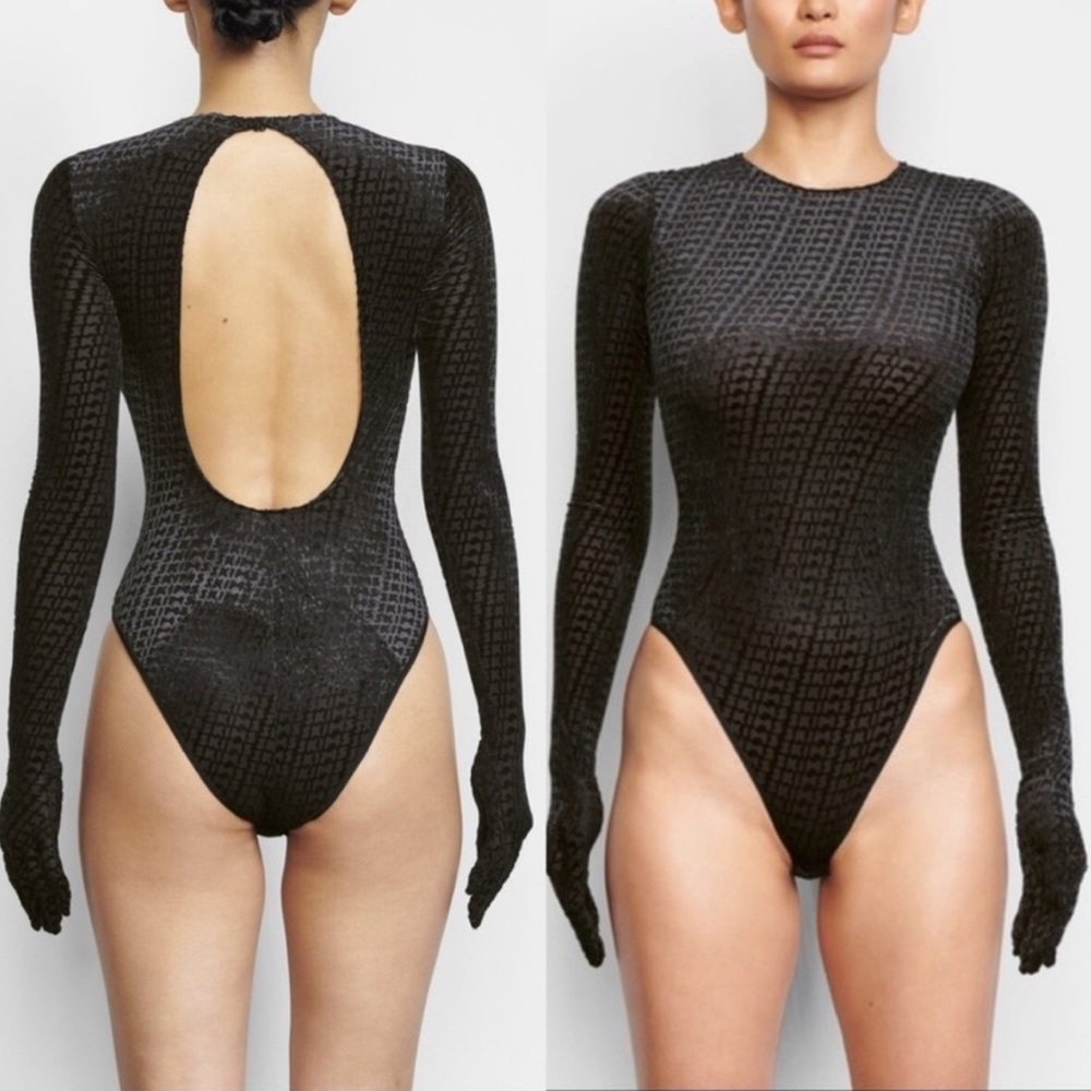 SKIMS L/S velvet bodysuit NWT medium